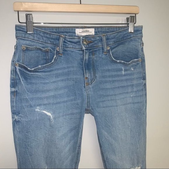 Zara Jeans Women’s  Size 6 US Light Wash Denim Distressed Skinny Cut Frayed Hem - Picture 3 of 9